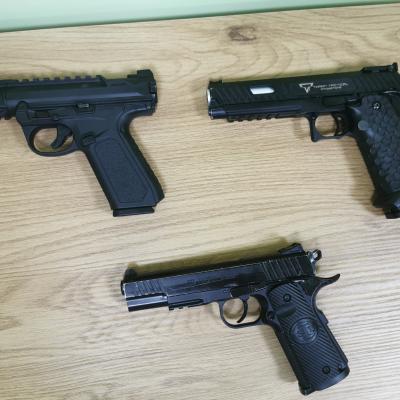 3 Pistoletai